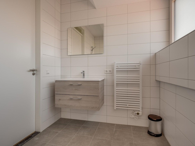 Bathroom 5, Villa With hot tub and Sauna, on a Holiday Park, Hulst