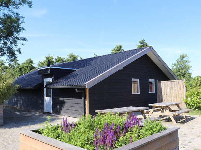 Exterior 5, Gorgeous Farmhouse With Sauna, Tytsjerksteradiel