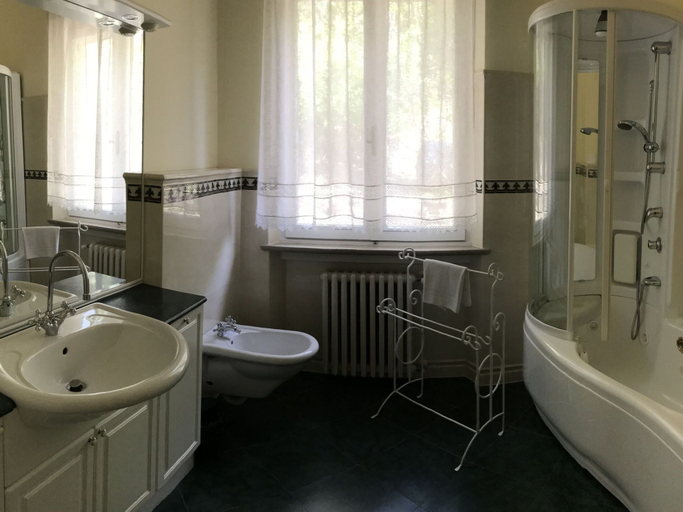 Bathroom 5, Villa in Torri del Benaco by Lake Garda, Verona
