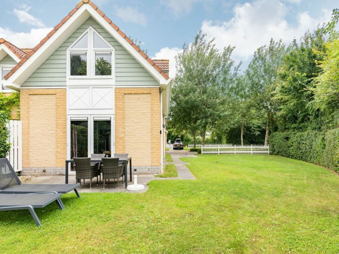 Others 5, Noordzeeboulevard 51, Noord-Beveland