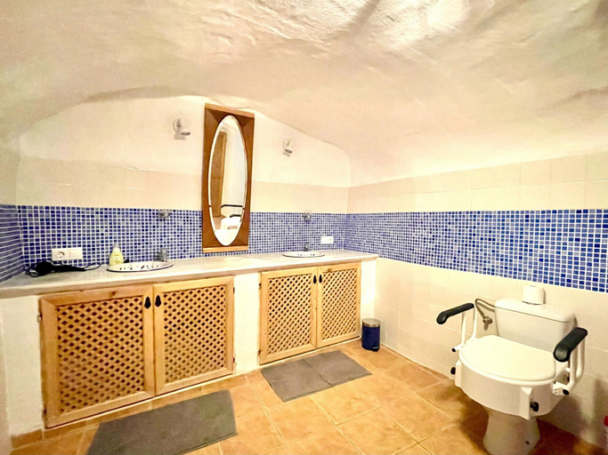 Bathroom 4, Cave House in Cullar near Tabernas Desert, Granada