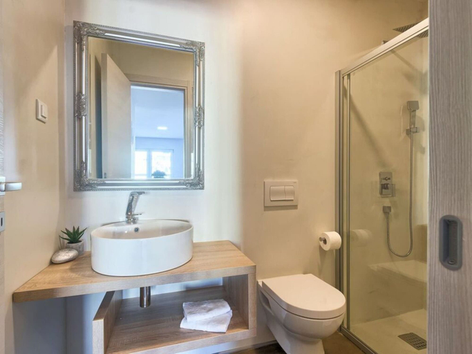 Bathroom 1, Villa Barmel Apt 2, Pula