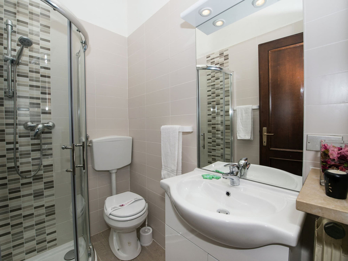 Bathroom 3, Belvilla by OYO Gianni C Cinque Piao Due, Verona