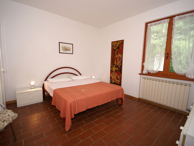 Room, Luxurious Bungalow in Garda With Swimming Pool, Verona