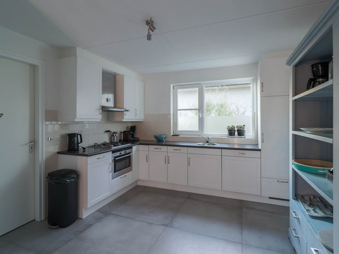 Others 4, Spacious villa in a holiday park in Makkum, Wûnseradiel