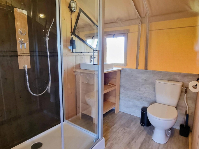 Bathroom 4, Waterfront Glamping Escape, Smallingerland
