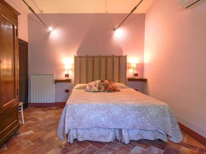 Others 4, Farmhouse With Spacious Garden and Pool, Siena