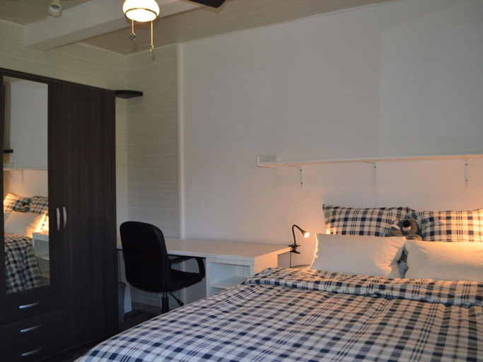 Room 2, Cosy Holiday Home With Pool in Callian, Var
