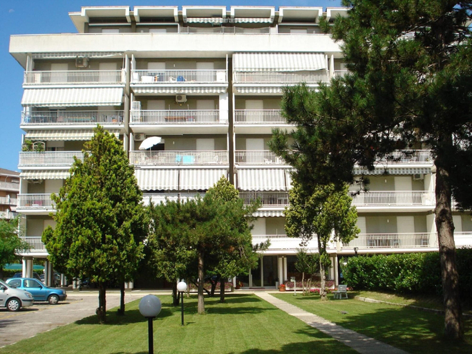 Exterior 2, Apartment in Veneto With Pool & Terrace, Venezia
