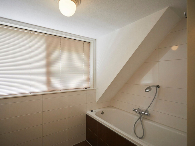 Bathroom 4, Zeeland Holiday Home Near Beaches, Borsele