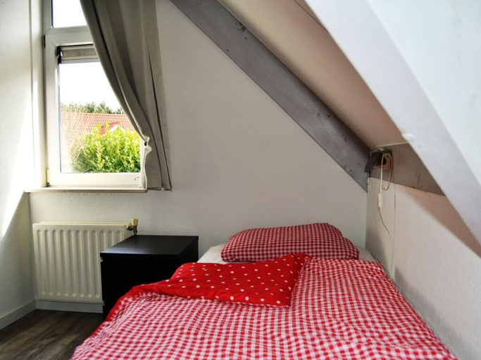 Bedroom 3, Noordzeeboulevard 51, Noord-Beveland
