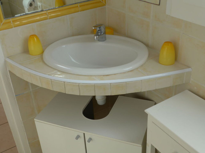 Bathroom 5, Cosy Holiday Home Near Town Centre, Var