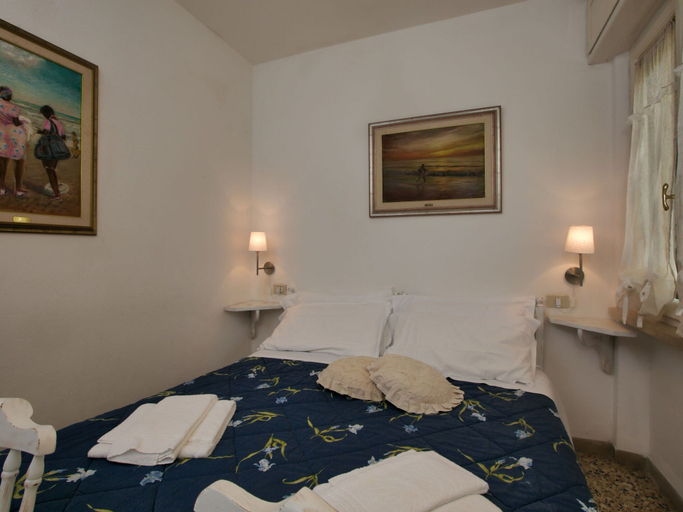 Room 5, Haven Near Tuscan Beaches, Livorno