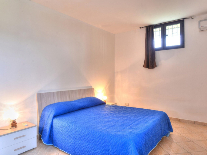 Room 5, Inviting Holiday Home With Private Pool, Syracuse