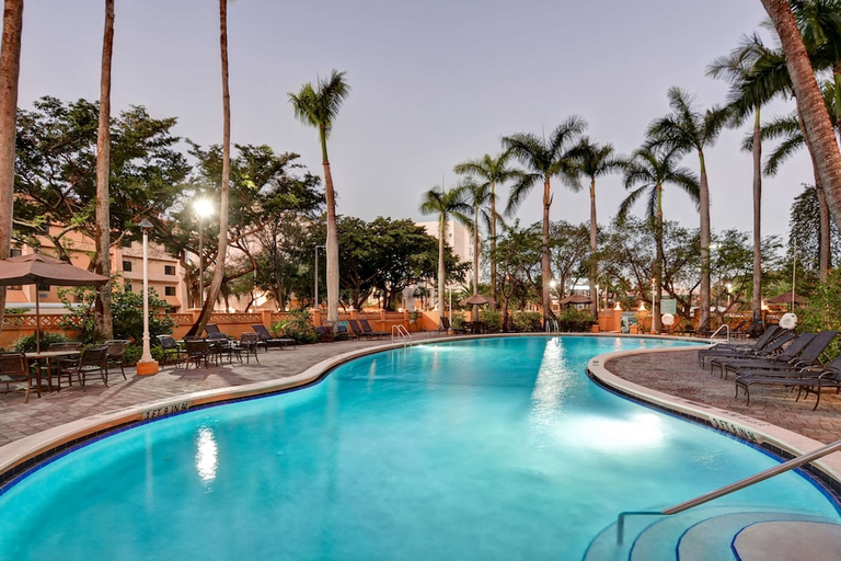 Sport & Beauty 2, Embassy Suites by Hilton Miami International Airport, Miami-Dade