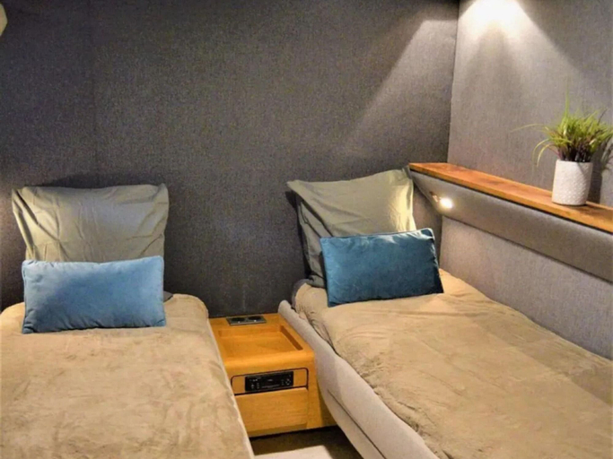 Room 3, Attractive Yacht With Roof Terrace, Charente-Maritime