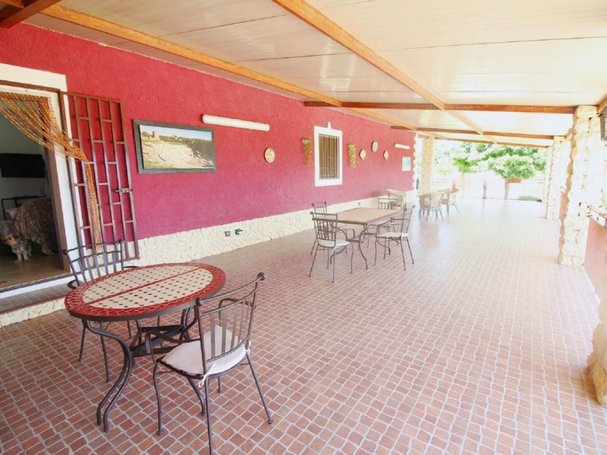 Dining, Inviting Holiday Home With Private Pool, Syracuse