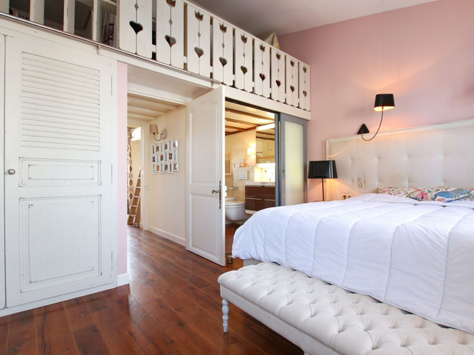 Room 2, Lovely Holiday Home in Port Grimaud With Terrace, Var
