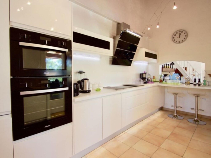 Private kitchen 3, Cigales - Roquebrune-sur-argens, Var