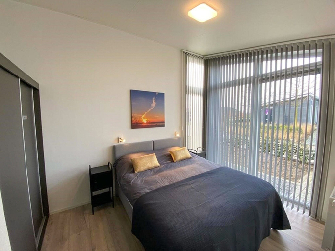Room 4, Beautiful Holiday Home With A/c, in a Holiday Park, Kapelle