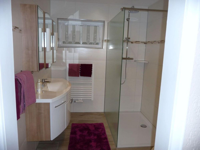 Bathroom, Holiday Apartment Breit, Regen