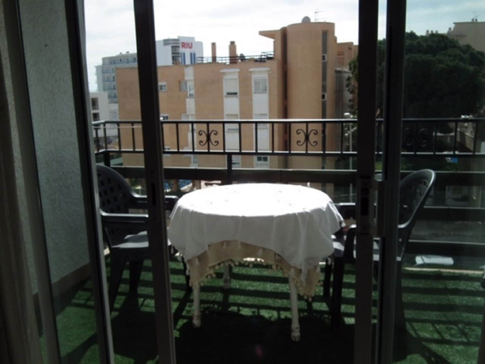 Dining 5, Belvilla by OYO Apartment in Torremolinos, Málaga