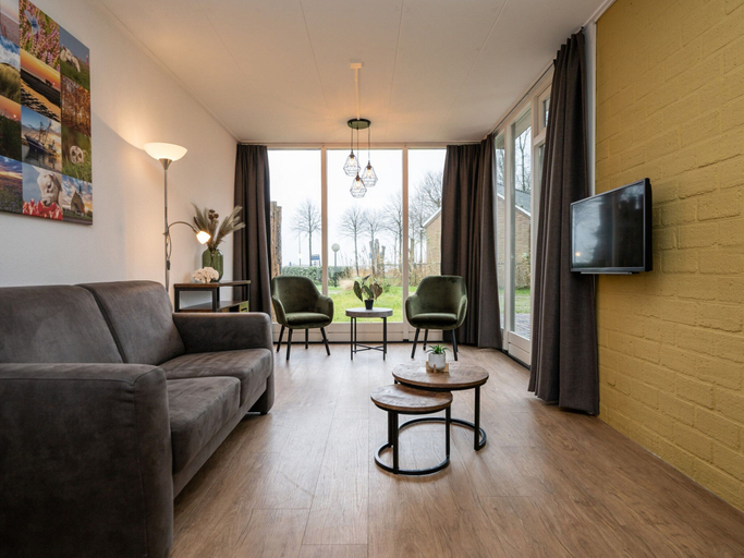 Living area 2, Cottage on a vacation park, Texel