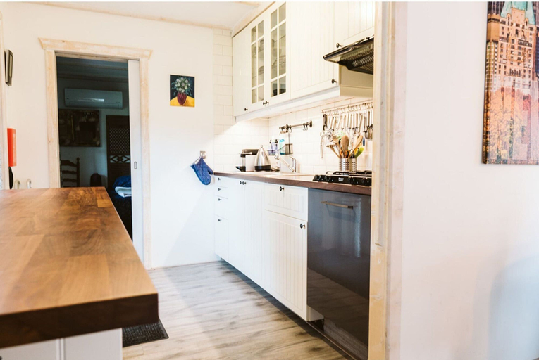Private kitchen 3, Holiday Home With Garden and Barbecue, Goedereede