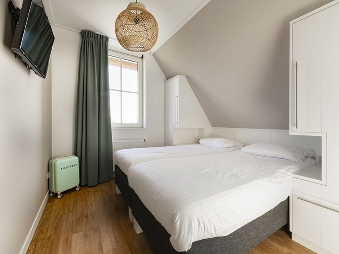 Bedroom 2, Luxury Villa With gas Fireplace, Lemsterland
