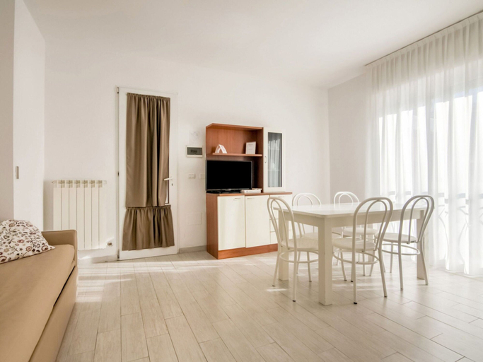 Dining 5, Residence With Swimming Pool Nearby the sea, Rimini