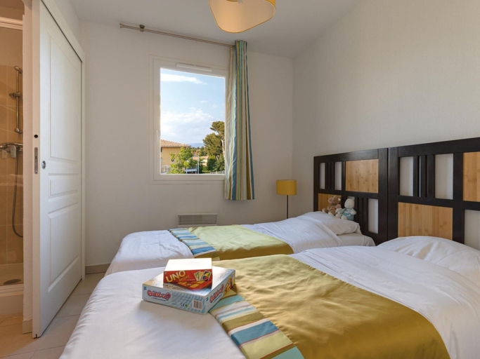 Room, Apartment in Le Brusc Near Sandy Beach, Var