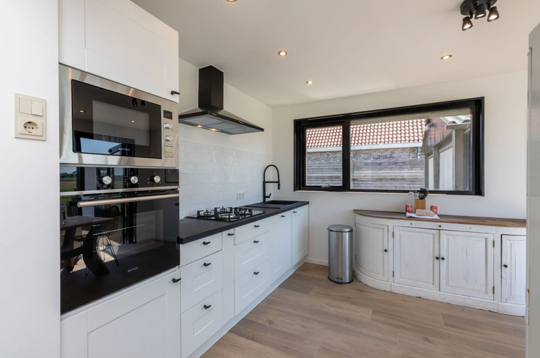 Private kitchen 3, Bungalow in Sint Maartenszee Near Dunes, Sluis