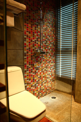 Bathroom 9