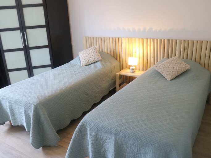 Room 3, Apartment in Cola Near Thermal Park & Lake, Verona