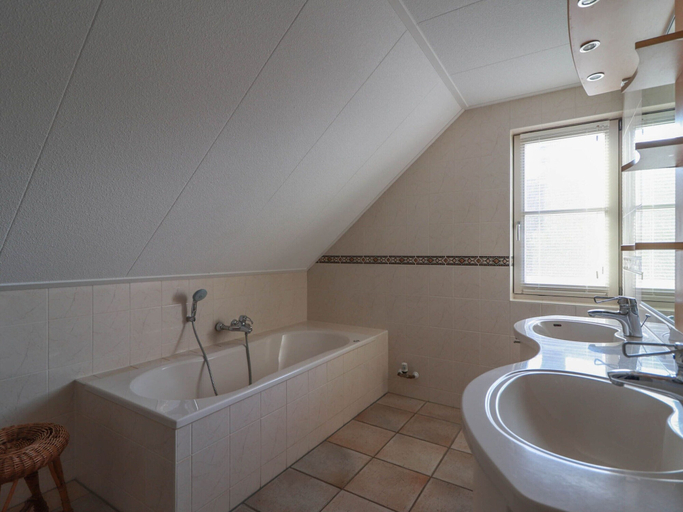 Bathroom 5, Spacious Villa in a Holiday Park in Makkum, Wûnseradiel