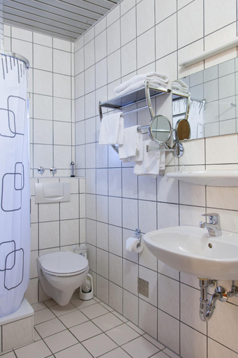 Bathroom 5, Hotel Ruppert, Rheingau-Taunus-Kreis