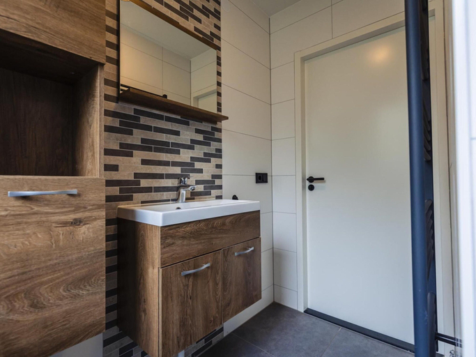 Bathroom 1, Cozy Retreat at 't Broeckhuys, Beuningen
