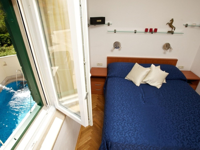 Bedroom 2, Adorable Villa With Swimming Pool and sea View, Supetar