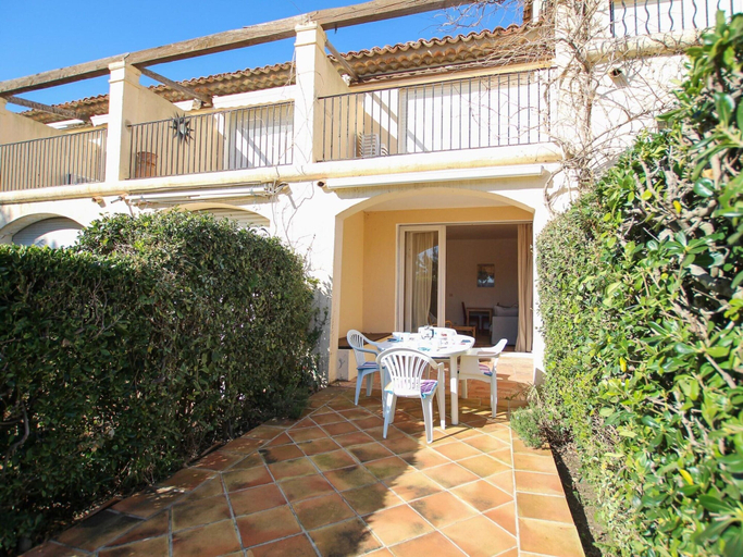 Dining 5, Attractive Holiday Home With Garden, Var