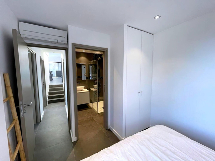 Room 5, Villa in Gaou With Sea View and Beach, Var