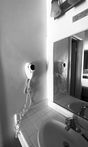 Bathroom 3, Windsor Inn Motel, Mohave