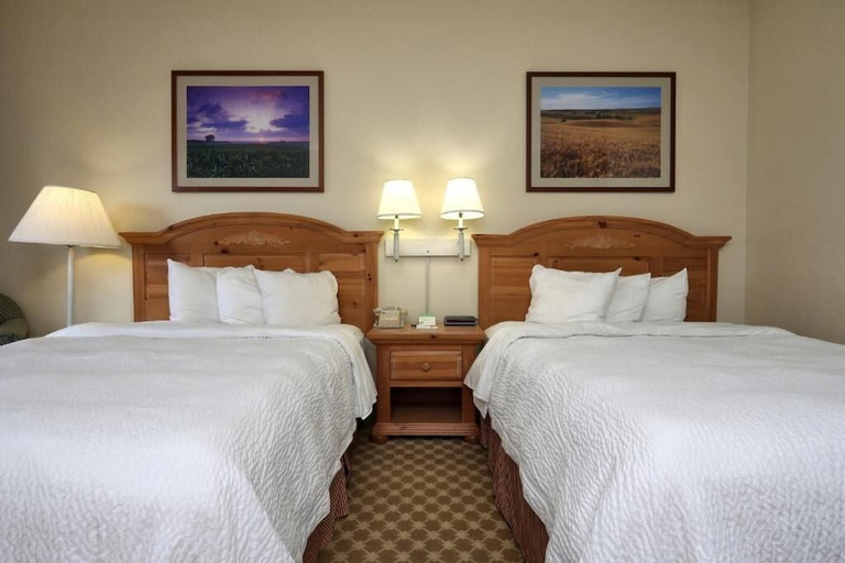 Bedroom 2, Lancaster Inn and Suites, Lancaster