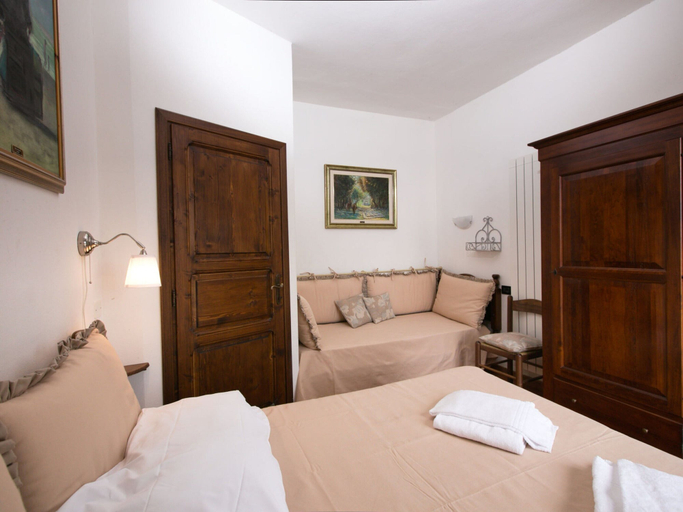 Room 5, Hillside Pool & Spa Retreat, Livorno