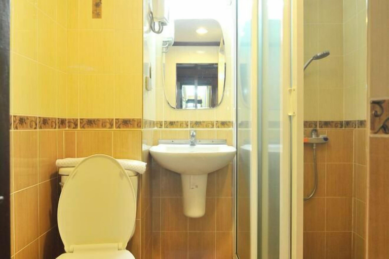 Bathroom 10