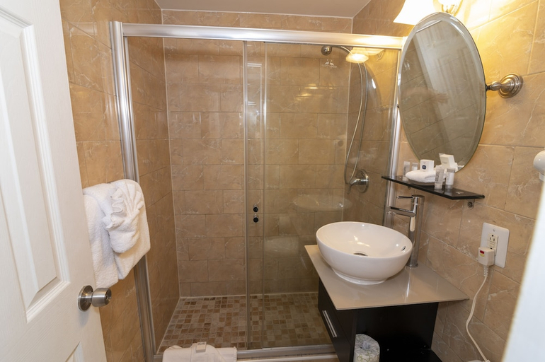 Bathroom 5, San Juan Hotel, Miami-Dade