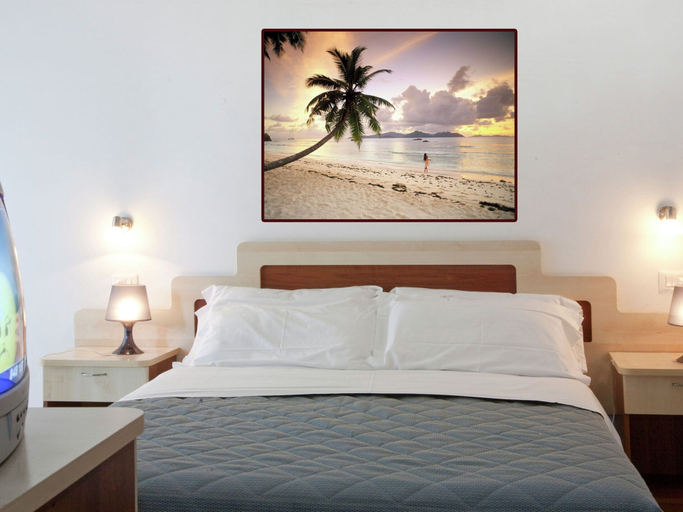Bedroom 2, Vibrant Apartment in Rimini With Balcony, Rimini