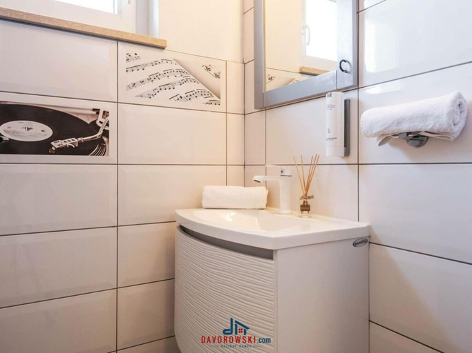 Bathroom 3, Brajdine Lounge, Svetvinčenat