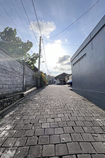 Others 5, Pis Bolong Canggu, Badung