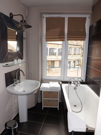 Bathroom 4, Hotel de La Licorne & Spa Nuxe, Eure