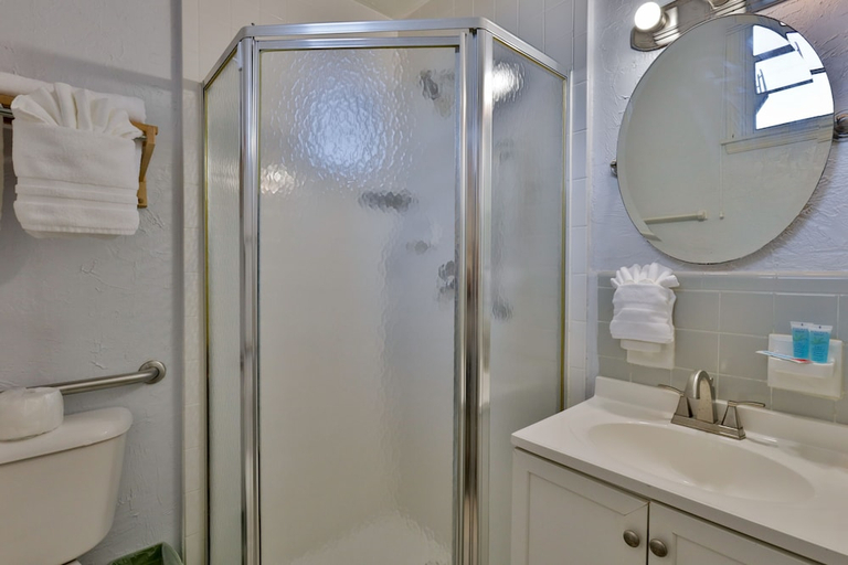 Bathroom 4, Coastal Waters 209 - The Octopus Unit, Volusia